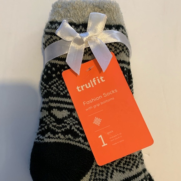 NWT TRU FIT HEART FAIR ISLE COZY SOCKS WITH GRIPPY BOTTOMS - Picture 2 of 10